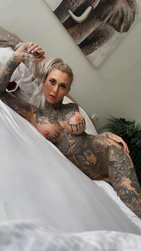 Do you always stare like that, or am I special? 🤤😈