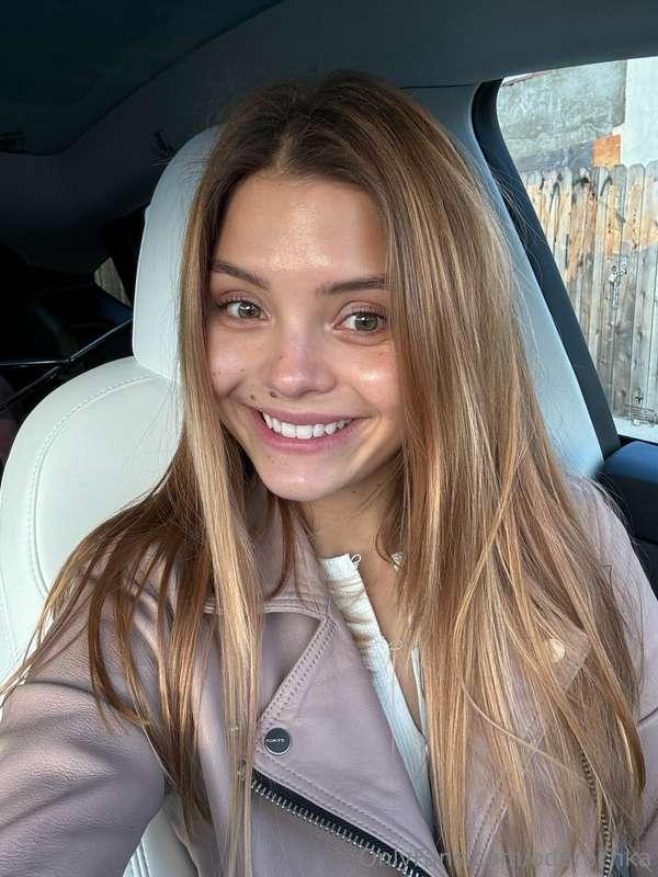 smiling girl is here to make your day better💋