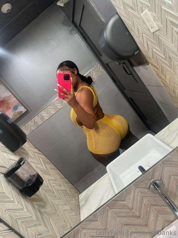 dm me if ur online right now 🥹👀