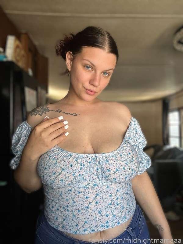 stick those tongues out for mama , show me how bad you want this breastmilk 😛👅💦.















#mommy #milf #ropeplay #solo #pumping #kinky #milk #milkytits #lactation #lactating #lactate #milkfetish #naturalboobs #saggytits #bignaturalboobs #dirtytalk #moaning #taboo #hotwife #kink #lactophilia #dripping #mommykink #liquidgold #milksupply
