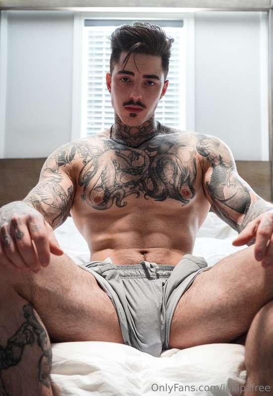Stop looking & just grab it already 😉…
The GOOOD stuff 🔞👉 @J..