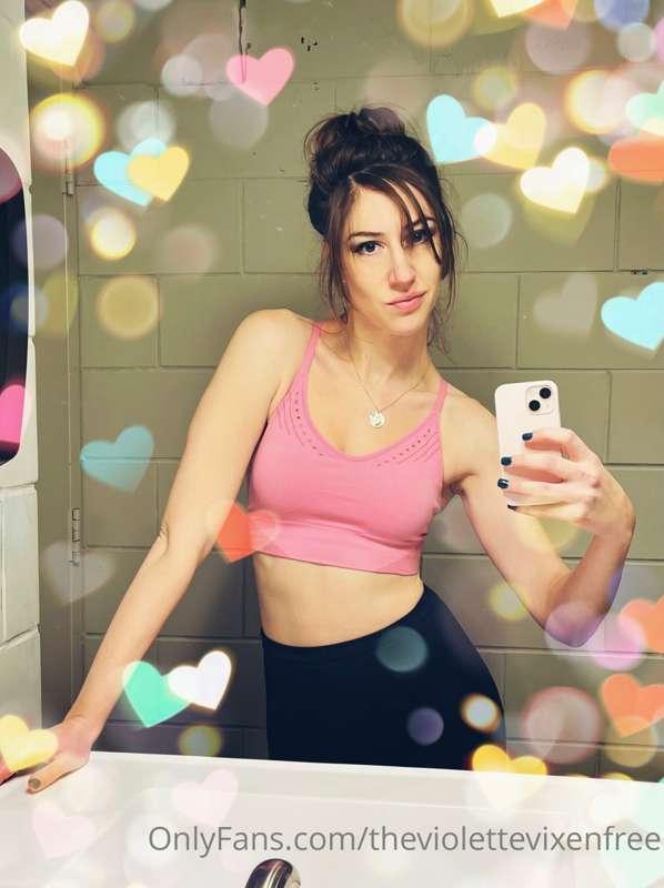 Off to the gym to keep it tight... And to have a little "han..