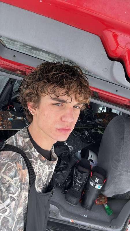 Gonna be excited for snowboarding season again 🏂🏂🏂