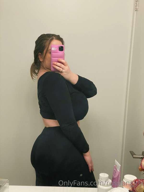 Made some new content where I suck on a lollipop and bounce ..