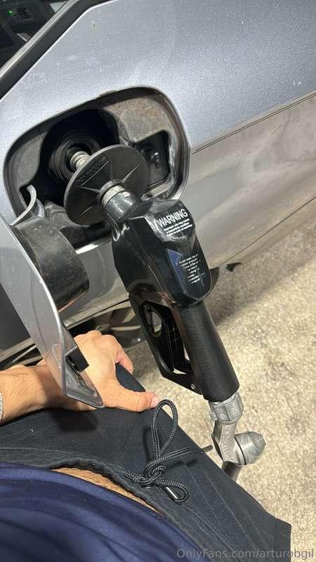 Let me fill your tank 🎯💦