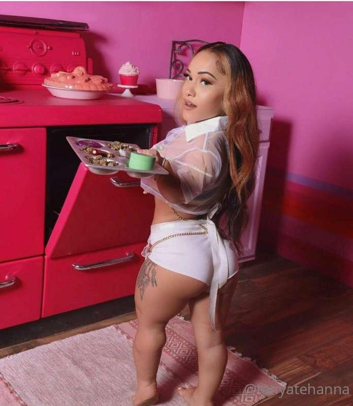 Want some creamy cupcakes babe? 💦