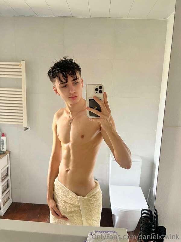 Would you come and take off my towel?😈