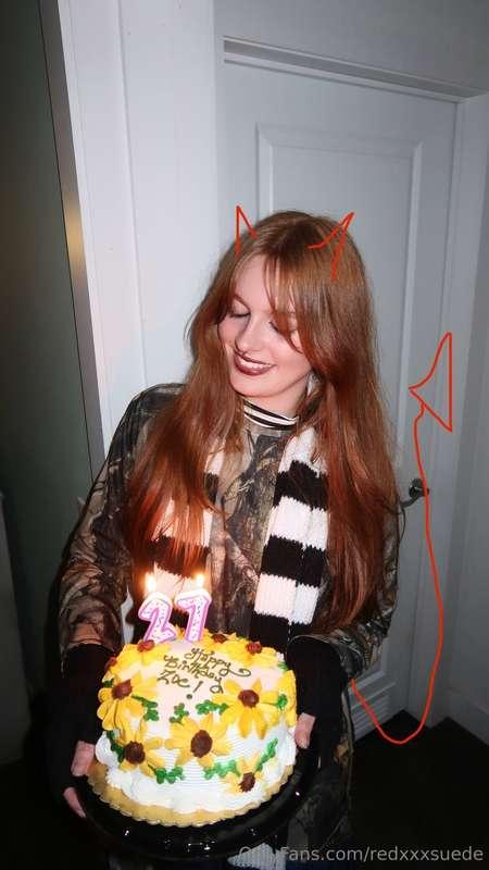 Such a cute birthday 🎂♒️🦫👺 thank you angels! Stay warm since..