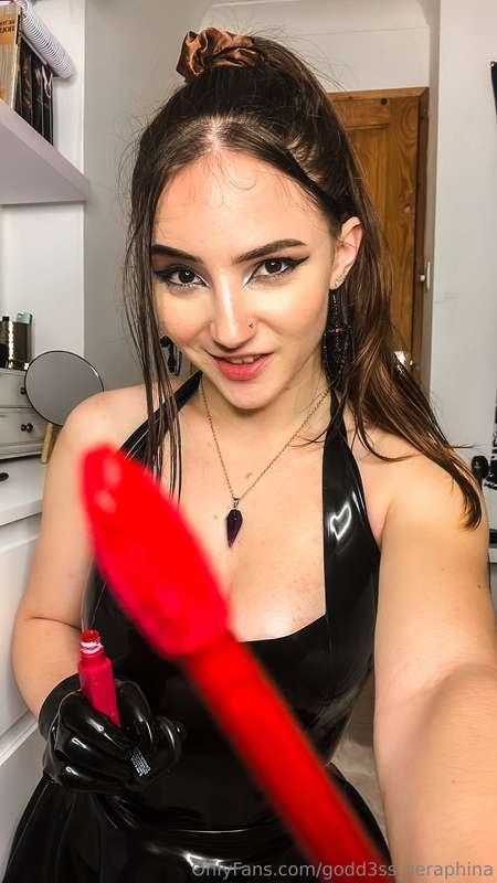 This weeks video is in your DM's now ! For all my sissy's wh..