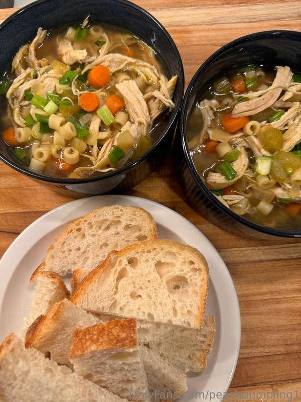 The soup is done! I’m serving it with some sourdough bread 😊..