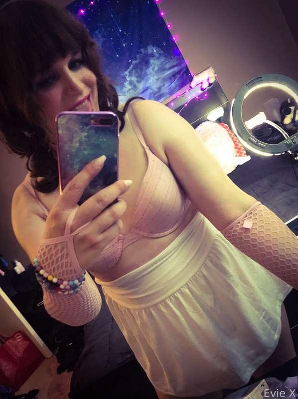 evie_x image #4