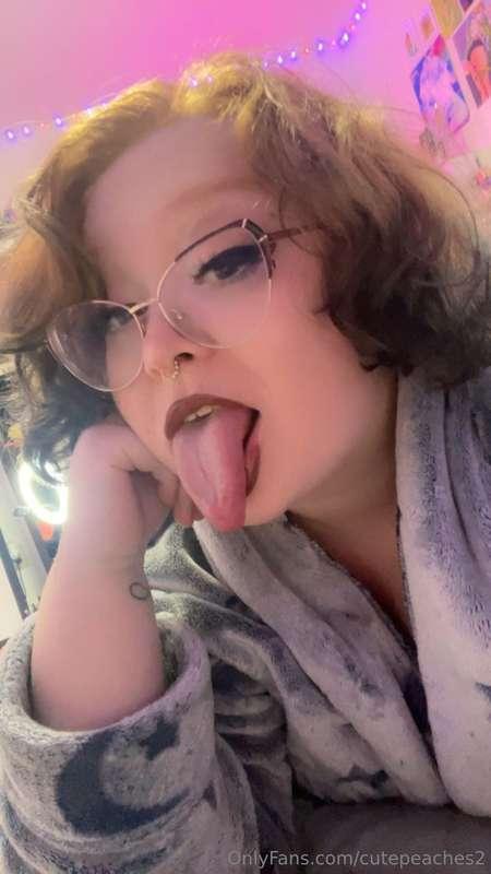 Wanna cum on this face? 