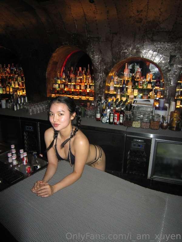 I'm the bartender, please order 😝😋 and can you tips me ☺️