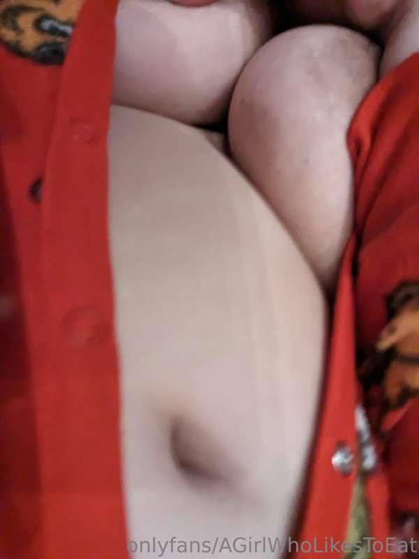 This onesie is starting to feel a bit tight xD I guess I sho..