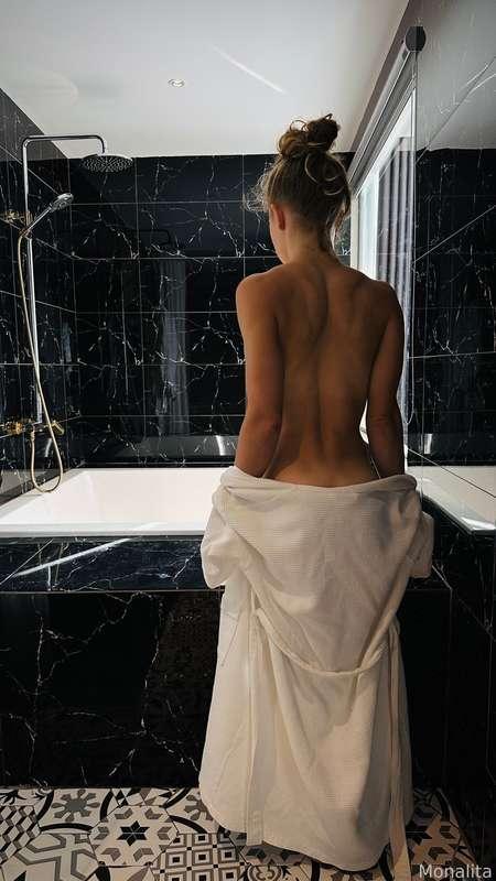 Bath 🛁


#bath #blonde #fit