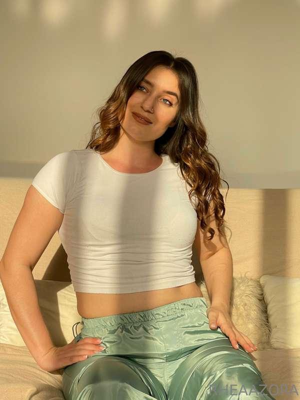 Lips of honey, eyes of fire. ✨

Don't miss out on MY BIGGEST..