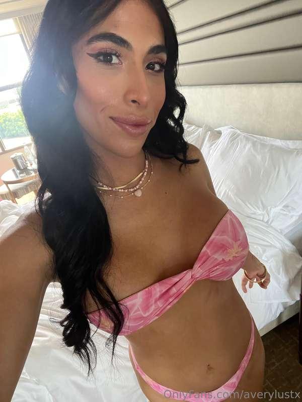 I want you to cum to my pool 🏊 party 🎉 