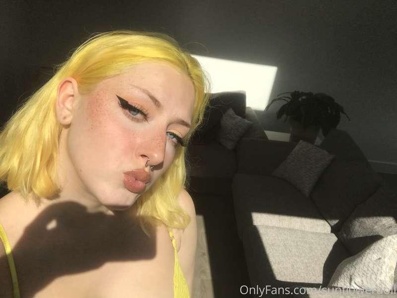 sunfl0werdoll image #4
