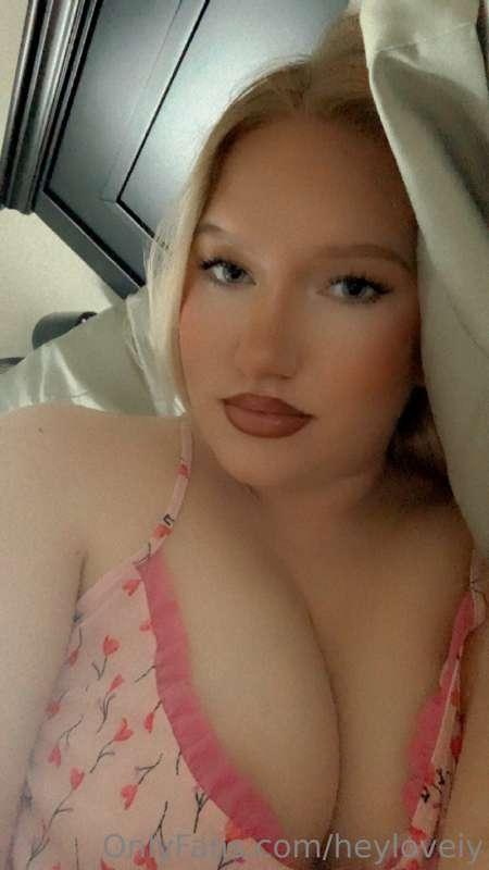 Want to chat with me tonight? Add me on Snapchat: NSFWLovely..