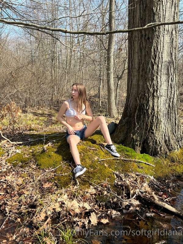If you’re gonna take naked pictures in the woods, make sure ..