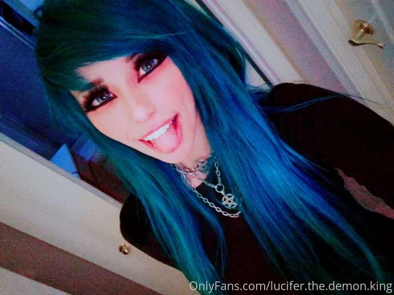 I get alot compliments on mahh hairr rawr