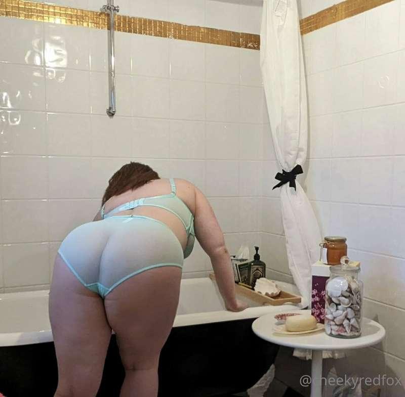 Gotta love a roll top bath for relaxing 🥰