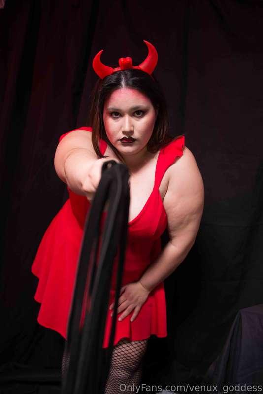 I'm hungry for punishment.
Which of all my bitches wants to ..