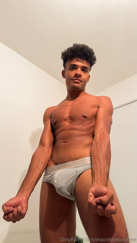 You like your men veiny? 💪🏼🍆 @macetheboy 