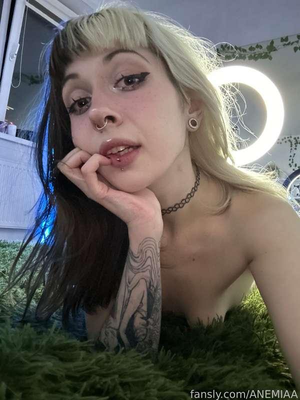 Just admiring myself hehe

#gfe #gerlnextdoor #teen #petite #fyp #18 #thin #daddygirl #booty #emo #thongs #strings #upskirt