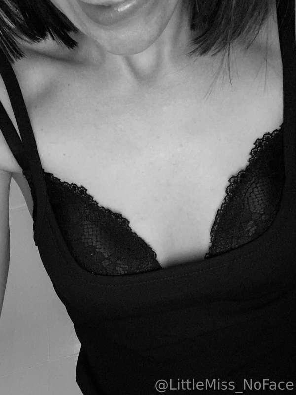This pic; black and white, or colour?