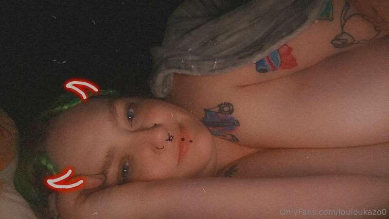 Who’s awake, hard and ready for me. 🤤🤤