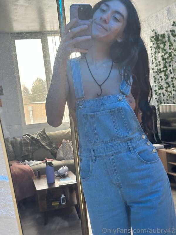 overalls are my favorite outfit🤭🍒 do you like them too? 😏 