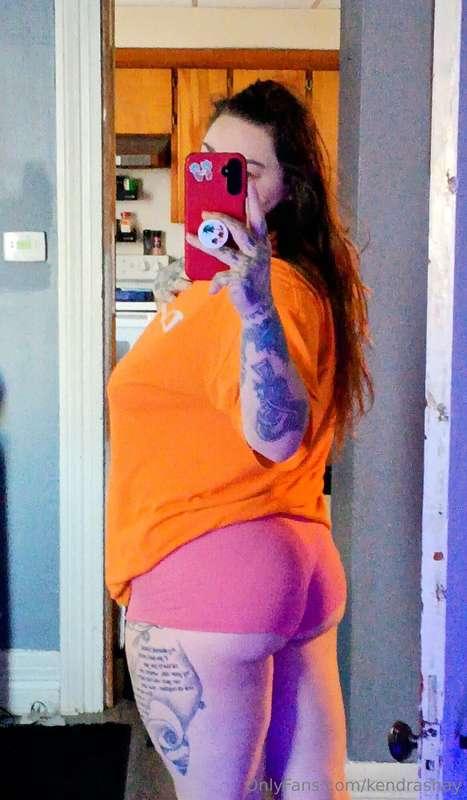 Good morning beautiful people. Keep them cheeks warm today!