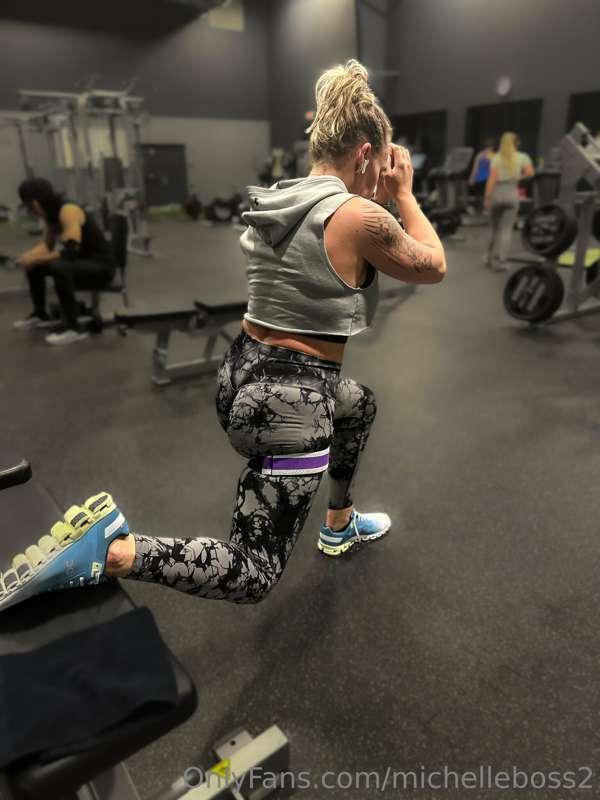 TAKE TO GET UP WORK ON THAT DUMP TRUCK 🍑
