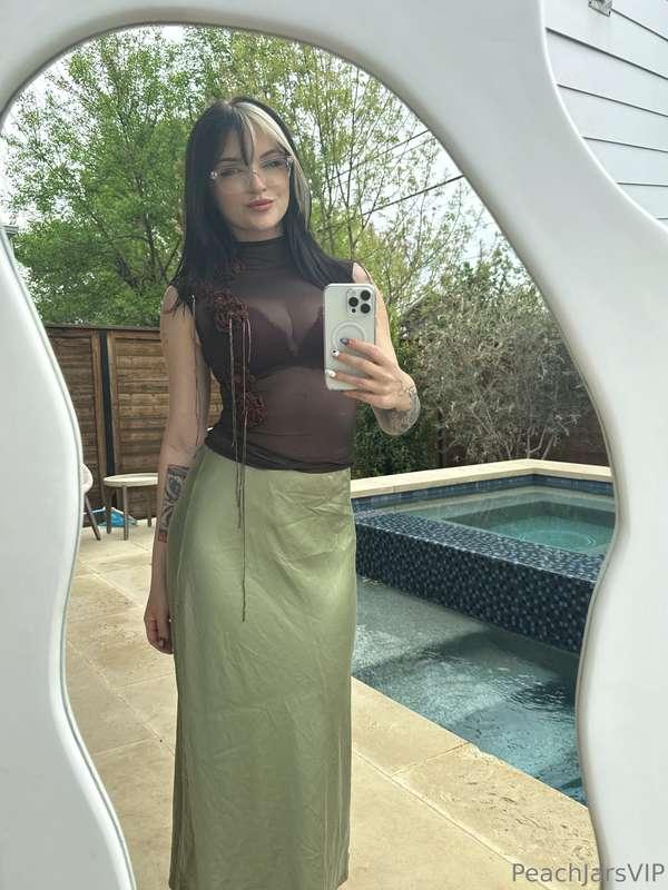 ➡️SWIPEbeen buying some cute skirts and tops. It’s funny bec..