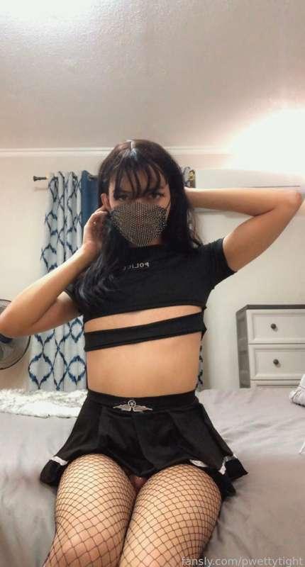 pwettytight image #0