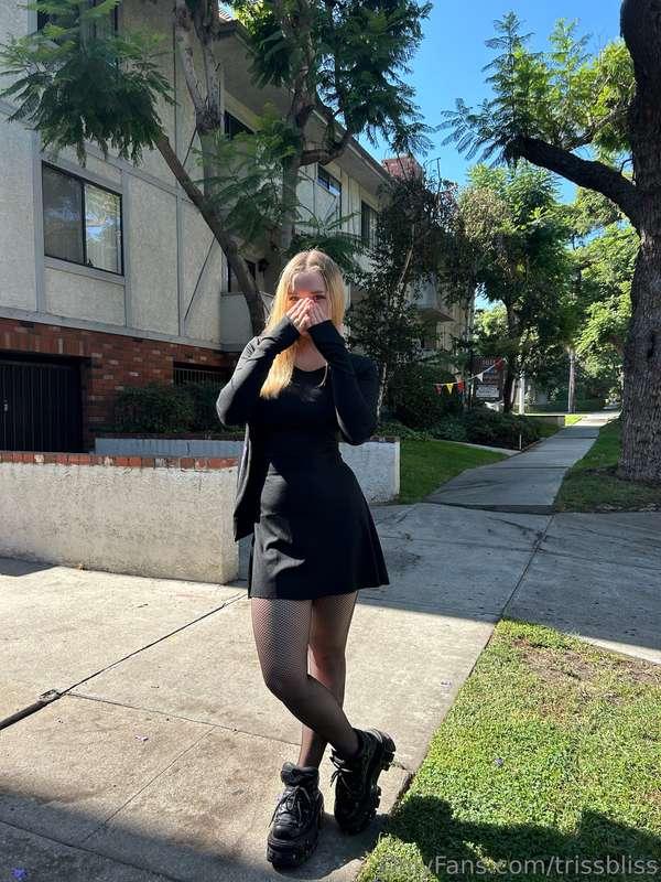 Total black outfit, what if would wear a black hair also?🤔Ho..