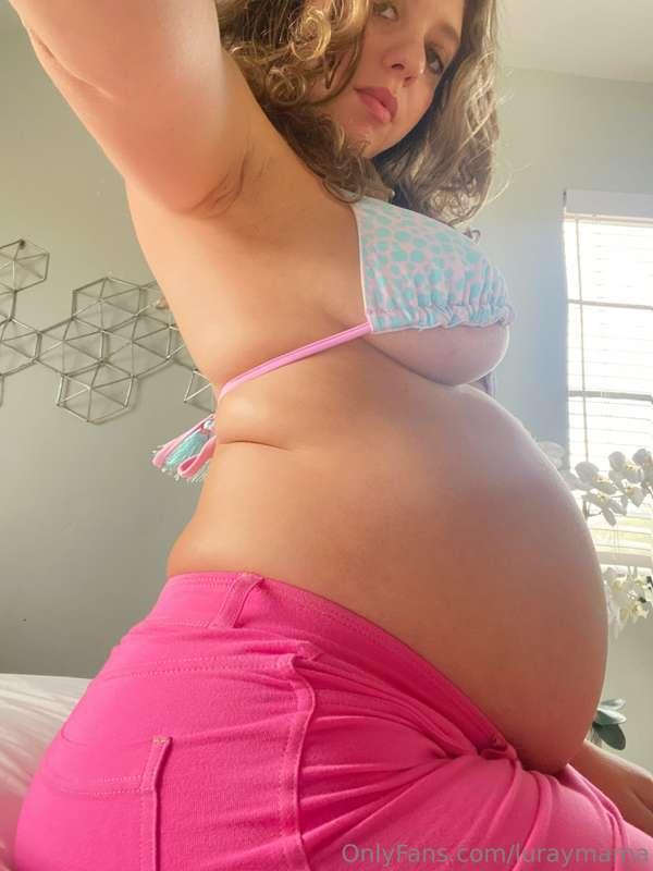 Mama's have the best curves!
