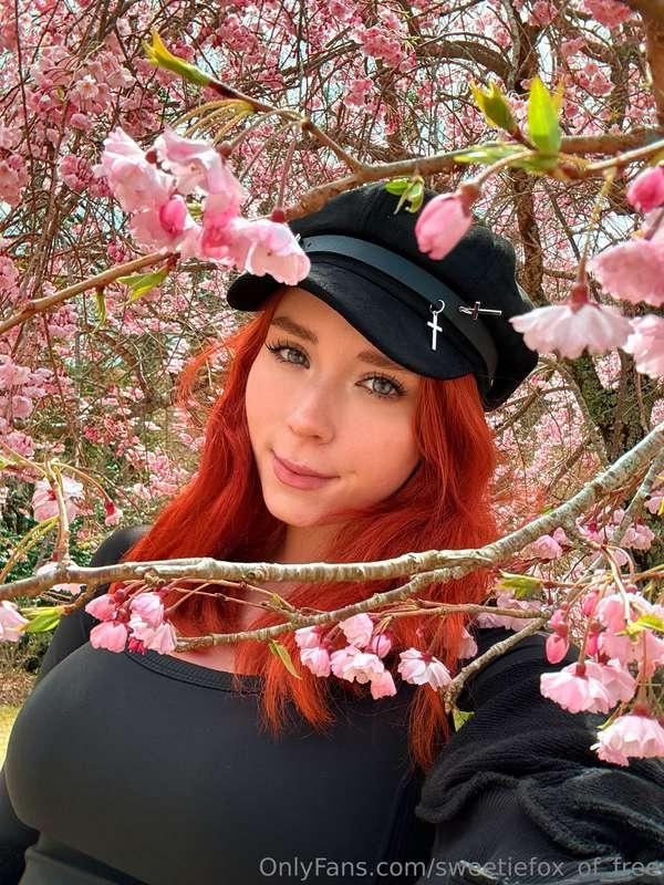 I love sakura flowers so much, it makes me smile 🥰