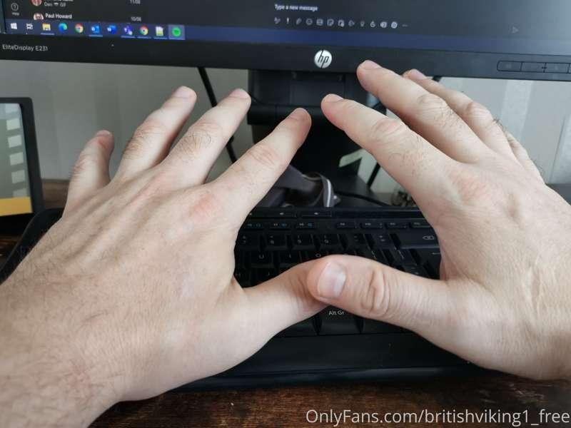 Having big hands does have its bonuses... I can reach every ..