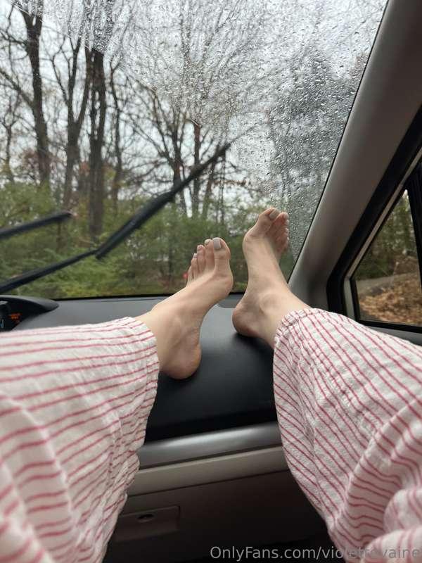 Would you mind if I rested my bare feet on your dash? 🤭 it’s..