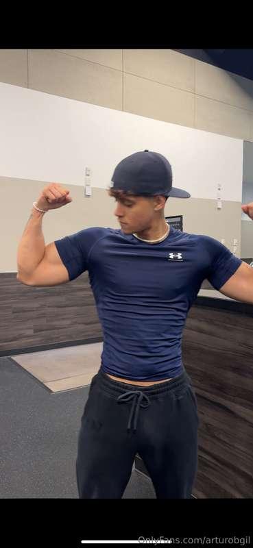 Strong enough to carry you to bed 😏