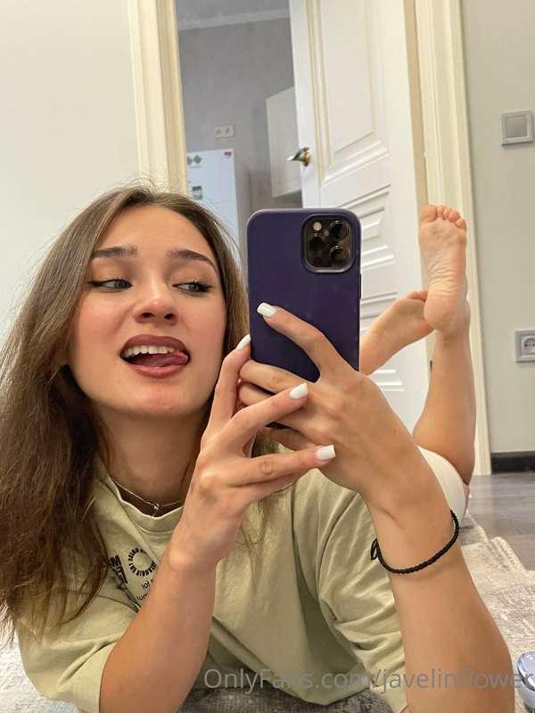 👀👣