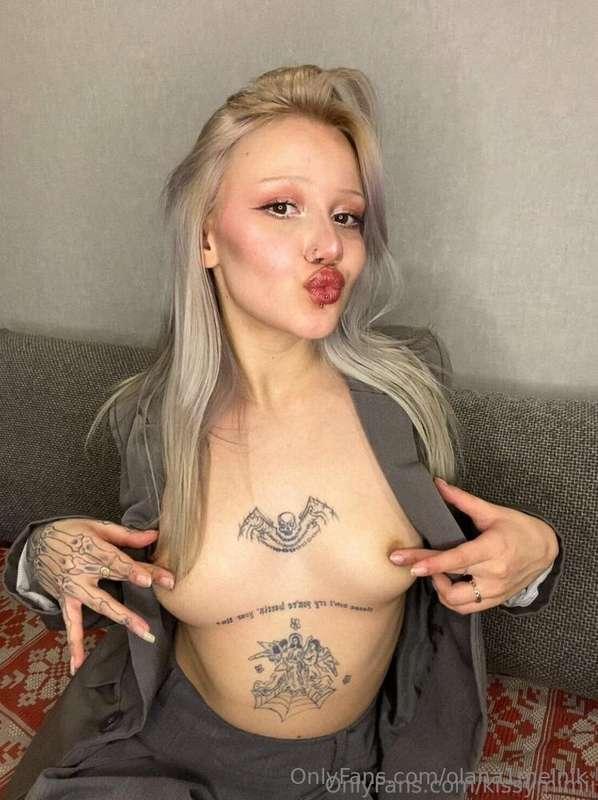 FREE sub to my bestie 👉🏻 @mimicharmee This cutie got the pre..