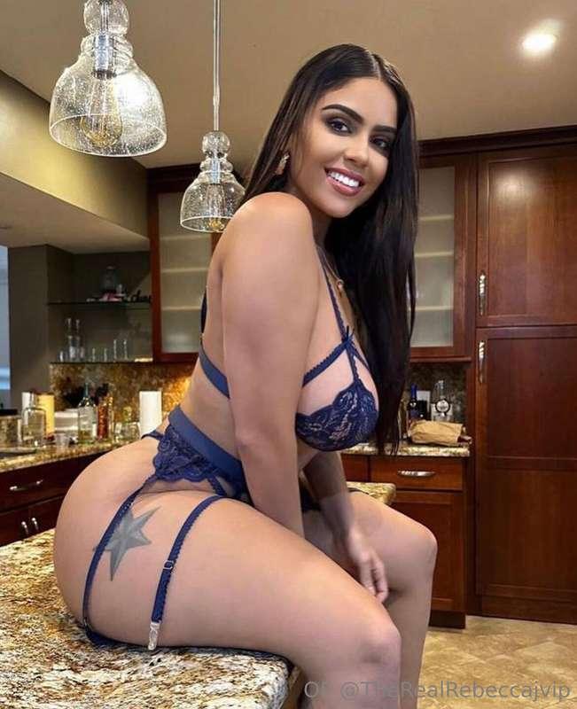 Do I look like temptation… or trouble?🤭