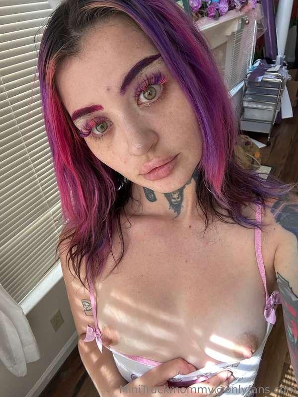 No makeup except for my brows and I did my lashes myself! 💕😈