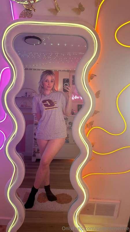 5 hours till my livestream!!