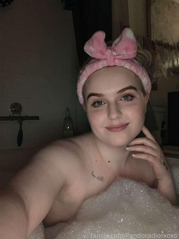 Get in 🛁

https://fans.ly/r/Pandoradiorxoxo

#bath #bathtime #bathe #fyp #thick #curvy #pale #angel #pandorasbox #pandoradior3 #princess #princesspandora #free