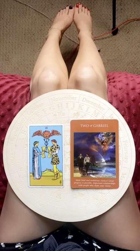TODAYS TAROT / ANGEL CARD READING FOR AUGUST 12 , 2021  🏆🏆 🥂..