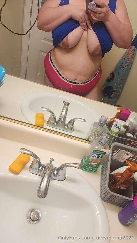MOMMY NEEDS TO DRAIN YOUR BALLS !! DM ME 😉😜